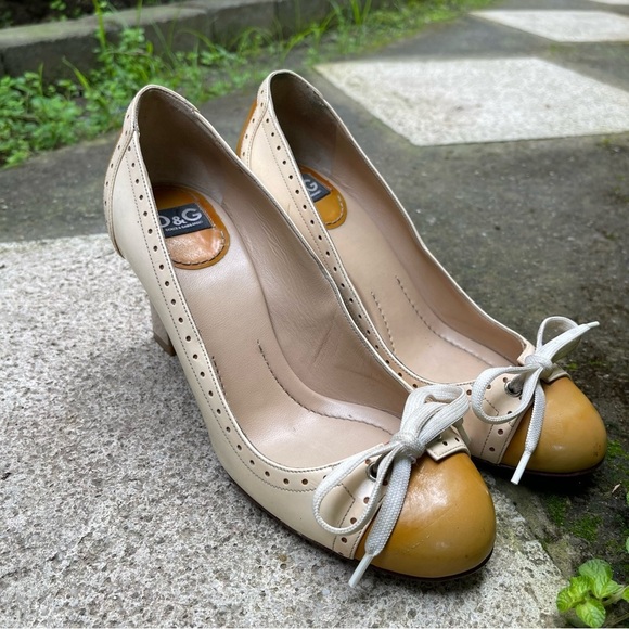 Vintage Dolce & Gabbana Women's Patent Leather Round Toe Pumps Size 37 - Picture 2 of 9